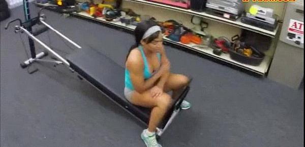  Gym trainer sells her stuff and screwed to earn extra money